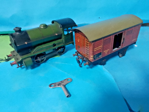 Treno carica con chiavetta - treno,